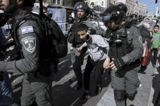 Israel Menangkap 4.000...