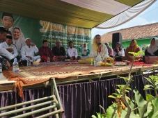 Warga NU Karawang Minta...