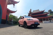 Mobil Listrik NETA V...