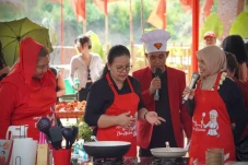 Intip Keseruan Siti...