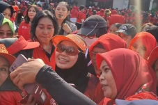 Atikoh Ganjar Senam...