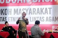 Tolak Politik Identitas,...
