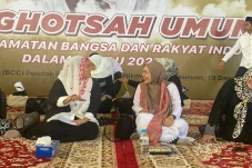Hadiri Istighosah, Yenny...