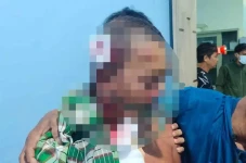 Ngeri! Orang Gila Ngamuk...