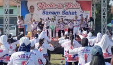 Venna Melinda Sapa Warga...