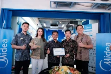 Midea Buka Proshop Pertama...