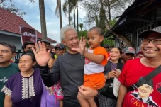 Ganjar Pranowo: KTP...
