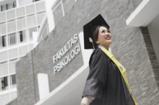 Kisah Gayuh Wisudawan...
