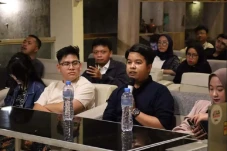 Suara Anak Muda Diperebutkan,...