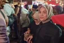 Mlaku-mlaku ke Tunjungan,...