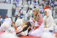 Warga Surabaya Kagumi...