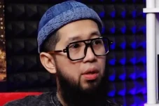 Profil Deryansha Azhary,...