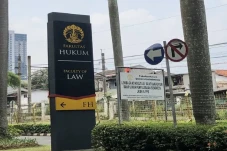 23 Universitas dengan...