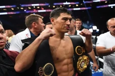 Dmitry Bivol Juara Tak...