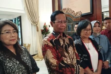 Debat Cawapres Bahas...