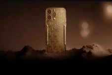 Mencicipi Cokelat Replika...