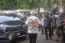 Ganjar kenakan Kaus...
