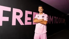 Luis Suarez Resmi Gabung...