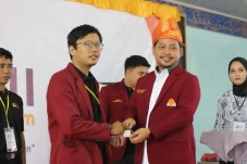 Hima Persis Luncurkan...