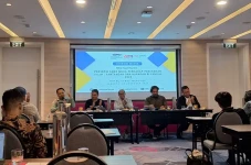 Hasil Survei: Emisi...