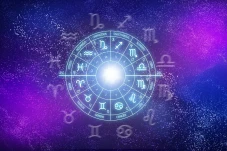 5 Zodiak yang Akan Menikah...