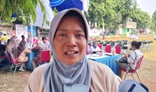 Emak-Emak Serbu Bazar...