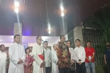 Sambangi Gereja Katedral...