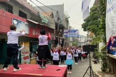 Caleg Perindo Dina Ajak...