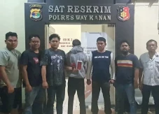 Rampok Uang Karyawati,...