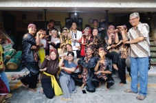 Kunjungi Sanggar Seni...