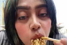 Viral Billie Eilish...