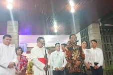 Uskup Agung Jakarta...