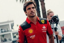 Carlos Sainz Tagih Kontrak...