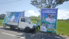 Baliho Bertebaran, Masyarakat...