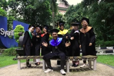 3 Wisudawan UIN Jakarta...