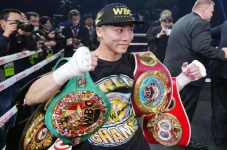 Naoya Inoue Juara Tak...