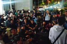 Nongkrong di Koridor...