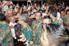 Hadiri Perayaan Natal...