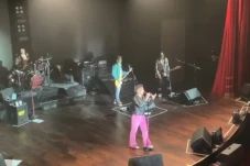 Slank Persembahkan Lagu...