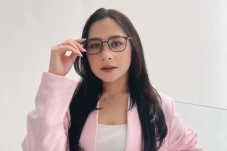 Prilly Latuconsina Tepis...