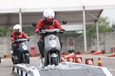 Motor Listrik Honda...