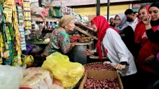 Blusukan ke Pasar di...
