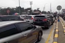 Wisatawan Membeludak,...