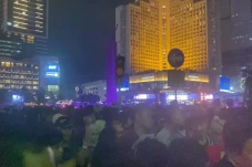 Bundaran HI Penuh Sesak,...