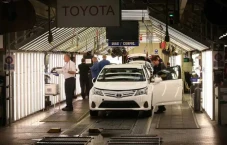 Toyota Mobil Terlaris...