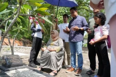 Ziarah ke Makam Ayah...