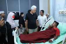 Temani Ganjar Jenguk...