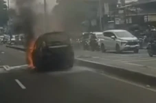 Taksi Online Terbakar...