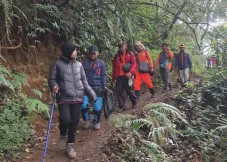 2 Pendaki Gunung Lawu...