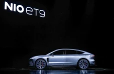 Nio Luncurkan Mobil...